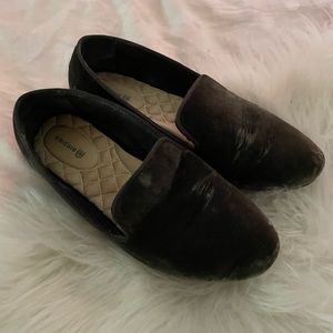 3/$15 Birdies Velvet Smoking Shoe